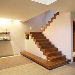 Escada de madeira